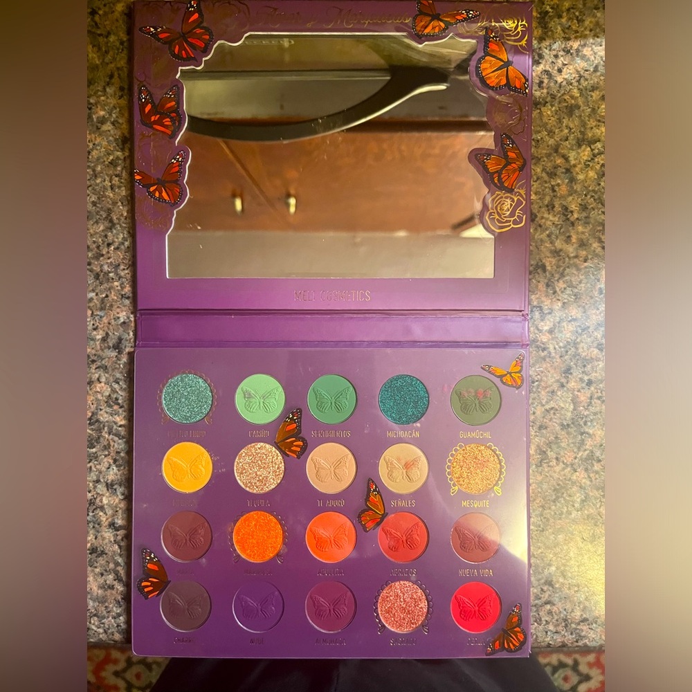 Amor y Mariposas
MELT COSMETICS 20-PAN PRESSED PIGMENT PALETTE NEW NEVER USED